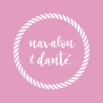 wit logo op roze achtergrond, navalon & danté in een witte cirkel